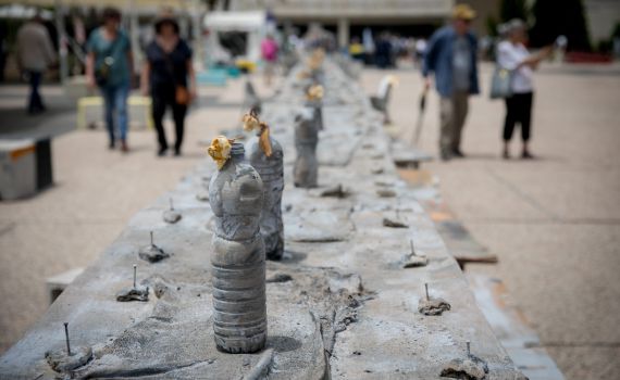 משפחות חטופים: המתווה החדש יגזור את דינם