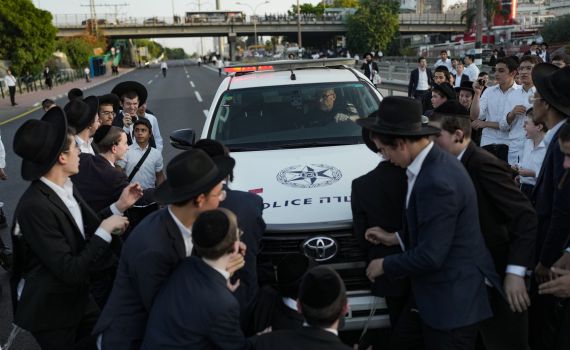 עיתון יתד נאמן: "הצילו! חרב על בית המדרש"