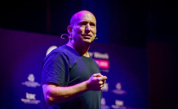 צדיק: כך נפתלי בנט תועד בקיבוץ נחל עוז