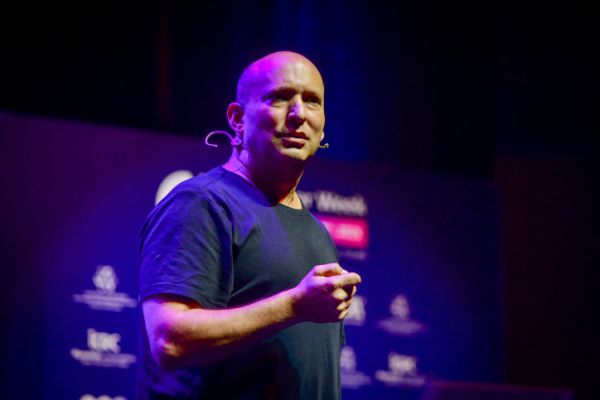 צדיק: כך נפתלי בנט תועד בקיבוץ נחל עוז