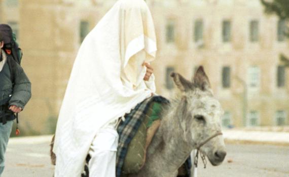 בין משיחיות ארצית לאסונית