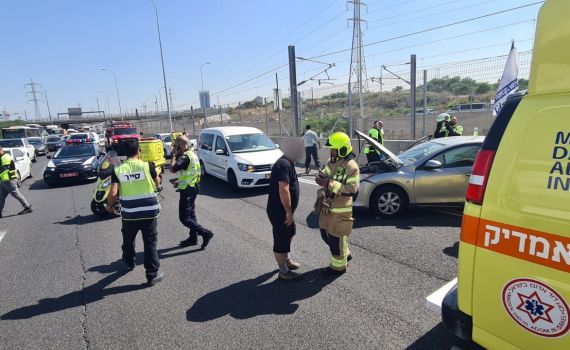 פצועה אנוש ושני פצועים נוספים בתאונה סמוך למבוא איילון