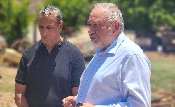 ליברמן במטולה: "מעבר לגבול אף בית לא נפגע"