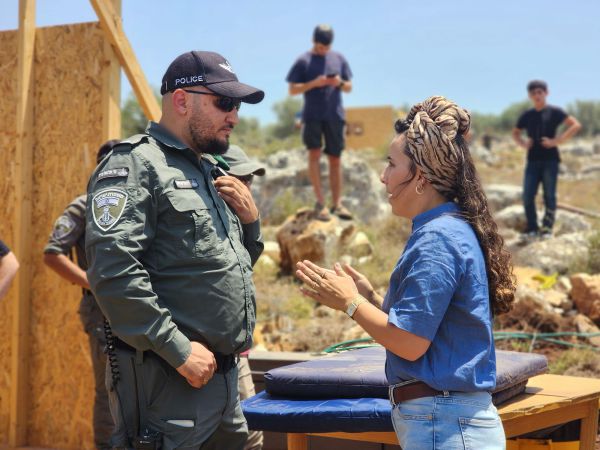 פוקס הורה להרוס מבנים בסמוך למצפה לזכר הקצין שנפל