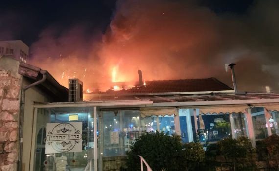 תיעוד: מסעדת "אמא" הירושלמית עולה באש