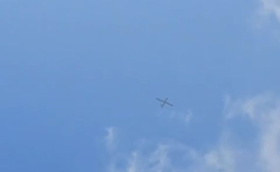 צפו בתיעוד: רחפן חיזבאללה מעל אזרחים בחוף נהריה