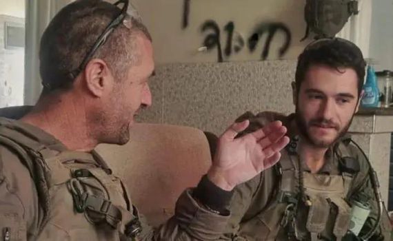 האב השכול נפגש עם הלוחמים שירו בטעות בבנו