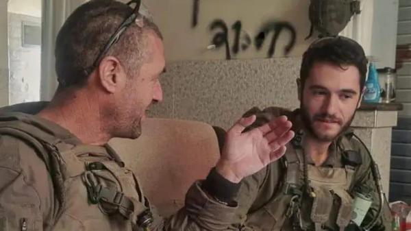 האב השכול נפגש עם הלוחמים שירו בטעות בבנו