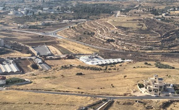 צופה על המנהל האזרחי: הפלסטינים סללו כביש בלתי חוקי