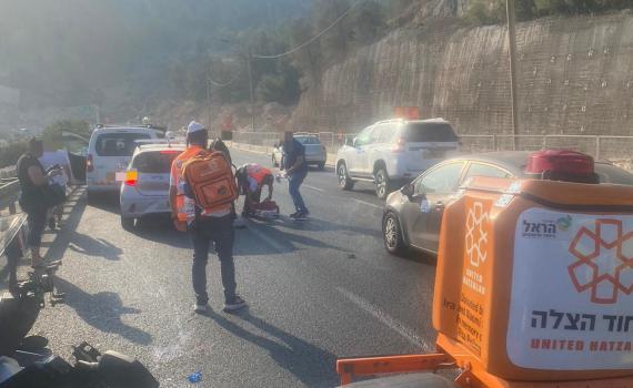 ירושלים: רוכב אופנוע החליק בעת הרכיבה; מצבו קשה