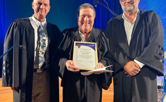 "למי למי יש יותר כבוד": יהורם גאון קיבל תואר הוקרה