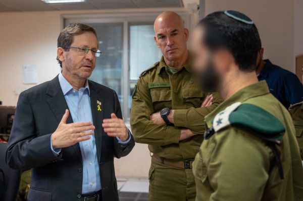 הרצוג: הקהילה הבינלאומית לא נוקטת אצבע למען ביטחוננו