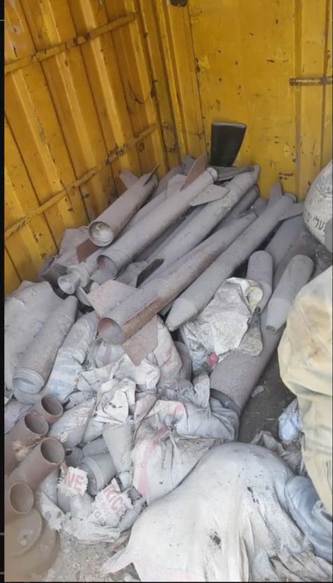 בלב הרצועה:רקטות ורימונים בשקי אונר"א