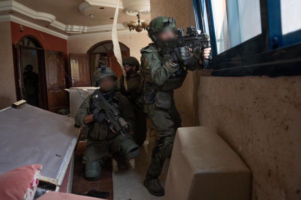 לא יאומן:  זה מה שמצאו הלוחמים בתוך עריסת תינוק