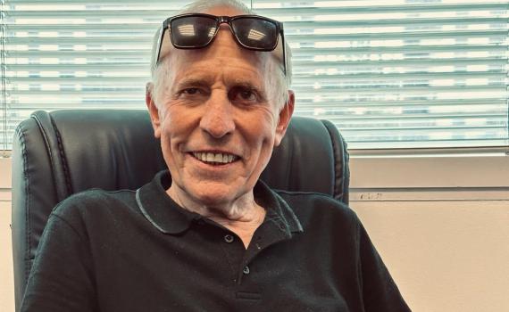 "טפח מעל הקרקע": סיפורו המרתק של האיש שניצח את המוגבלות