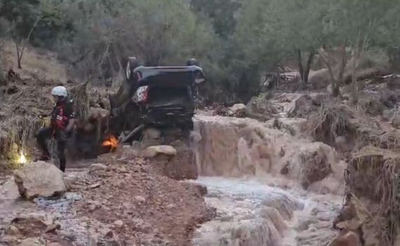 תיעוד: צינור ענק התפוצץ בירושלים, לכודים חולצו