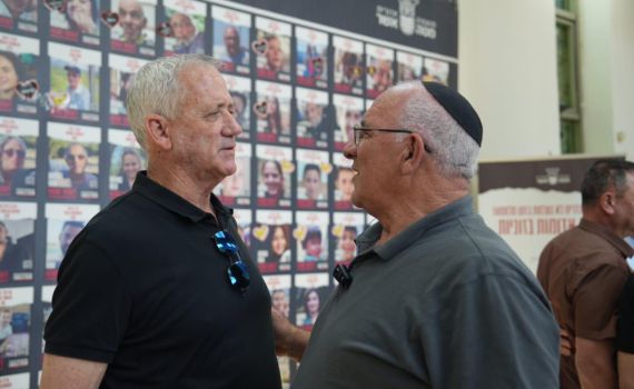 גנץ בצפון נגד נתניהו: "הוא היה צריך להיות פה היום"