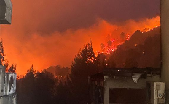 הצפון בוער: עשרות צוותי כיבוי פועלים בשריפות