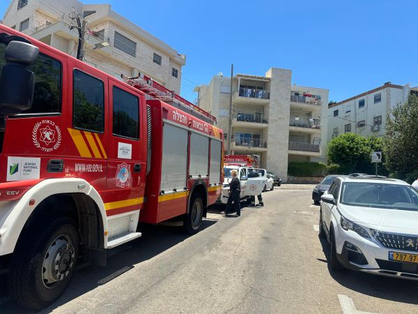 סבתא ותינוק חולצו מדירה בוערת בחיפה, מצבם קל