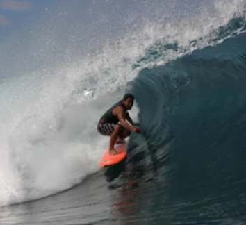 עמוק במצולות: שחקן שודדי הקריביים מת בתקיפת כריש