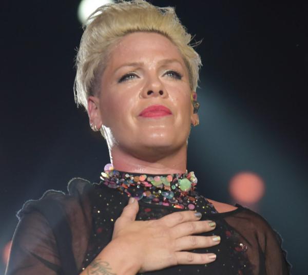 הזמרת היהודייה נגד ההחלטה ללמד תנ"ך בארה"ב