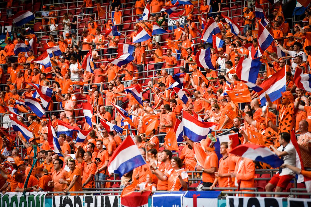 אלימות ביורו: אדם איים בגרזן ונורה על ידי שוטרים