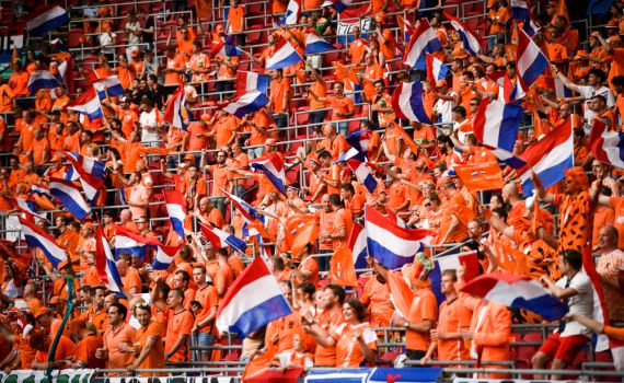 אלימות ביורו: אדם איים בגרזן ונורה על ידי שוטרים