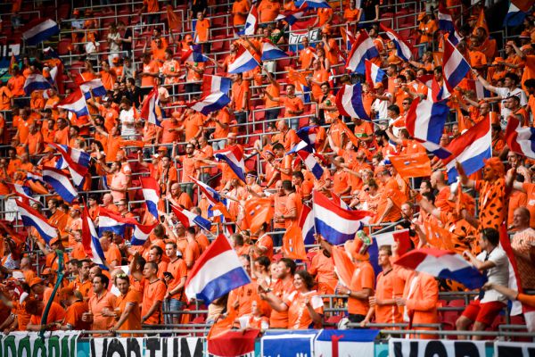 אלימות ביורו: אדם איים בגרזן ונורה על ידי שוטרים