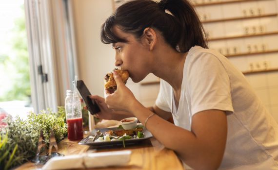 החופש הגדול בפתח: כך תדאגו לתזונה של בני הנוער שלכם