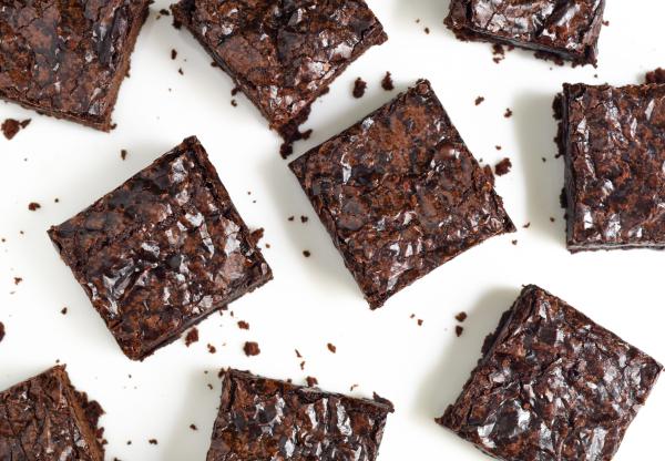 מתכון לשבת: בראוניז תפוחי עץ במיקרוגל