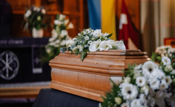 ארה"ב: אישה הלכה לישון, והתעוררה בארון קבורה