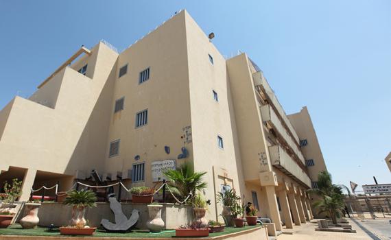 זוועה בכלא: אסיר תלש אוזן של אסיר במהלך קטטה