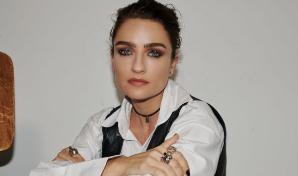 בינלאומית: דרמת ריגול חדשה בכיכובה של אניה בוקשטיין