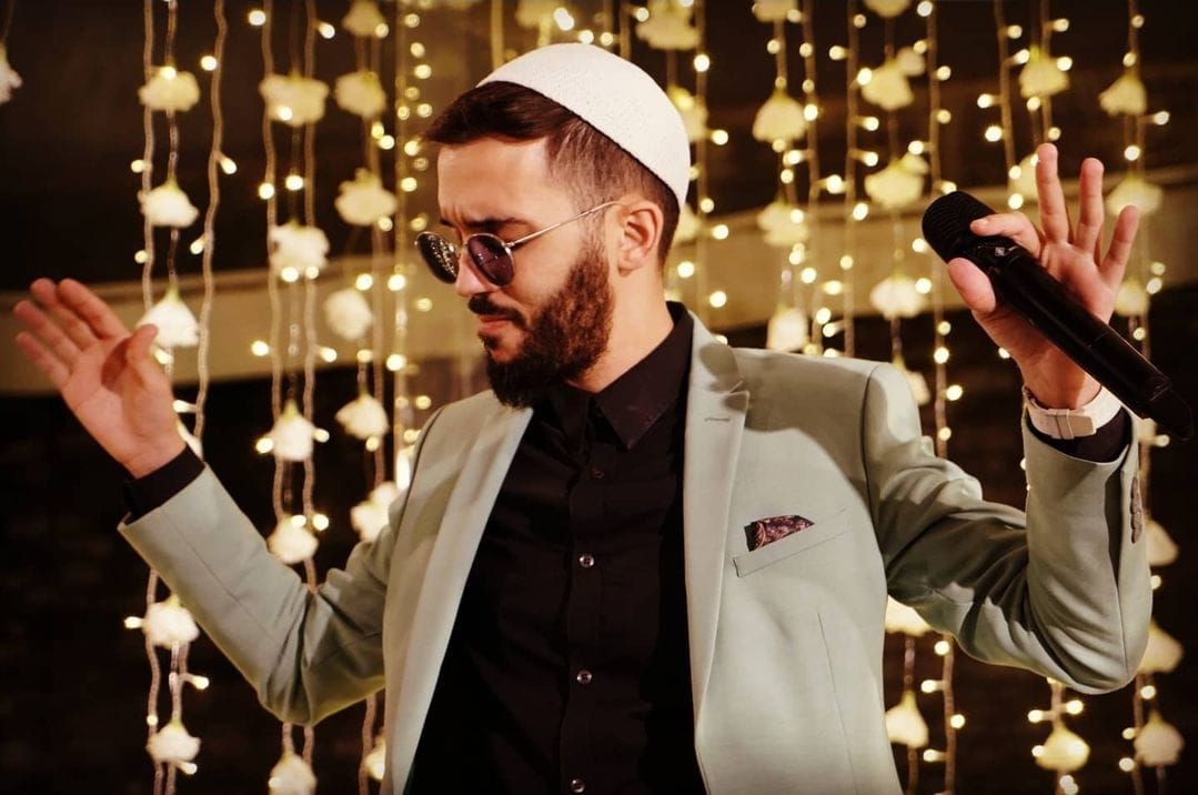 "שלום עליכם": בן סנוף בשיר חדש לכבוד שבת