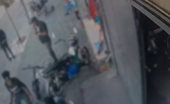 צפו: עובד המכולת סירב לתת כיסא ללקוח ונדקר