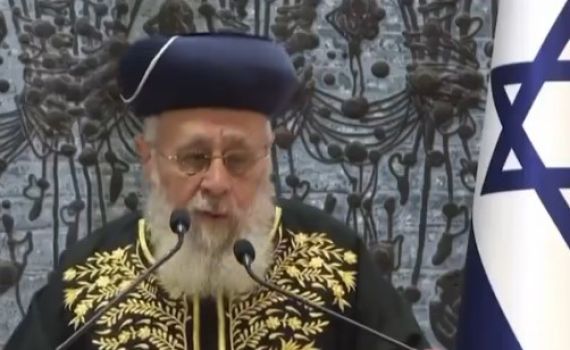 הרב הראשי: "מותר לשחרר מחבלים עם דם על הידיים"