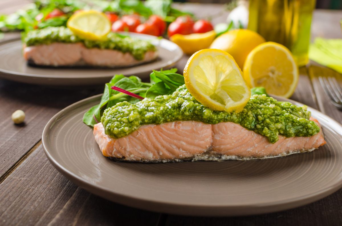 מתכון לשבת: פילה סלמון ברוטב פסטו ולימון