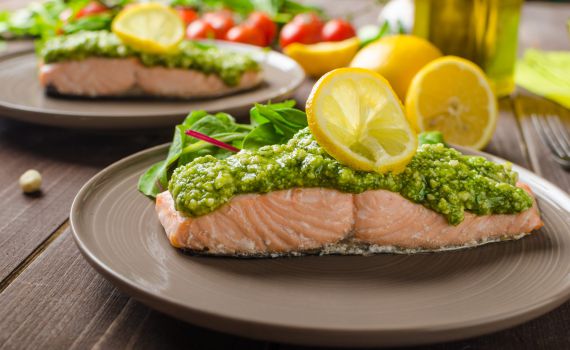 מתכון לשבת: פילה סלמון ברוטב פסטו ולימון