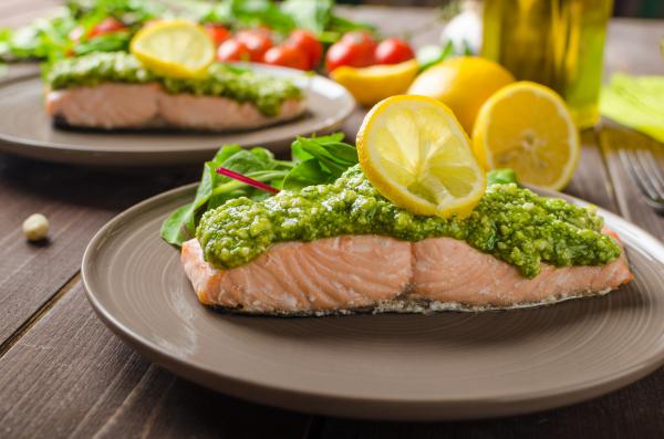 מתכון לשבת: פילה סלמון ברוטב פסטו ולימון