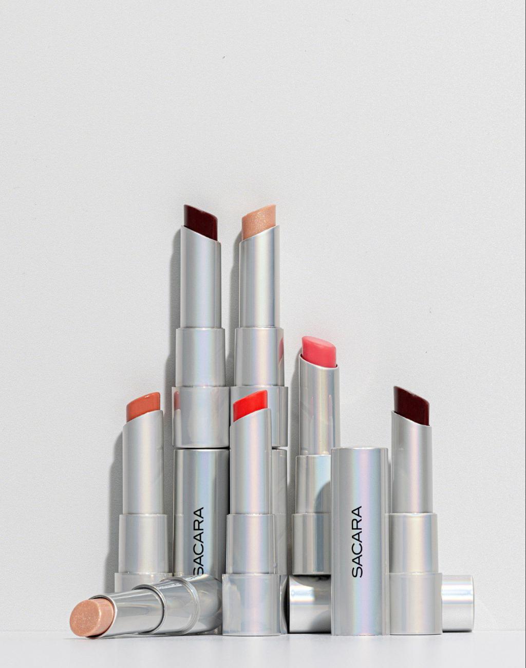 מלא בלחות ומרקם נעים: השפתון הכי מדובר הגיע לסקארה