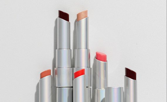 מלא בלחות ומרקם נעים: השפתון הכי מדובר הגיע לסקארה