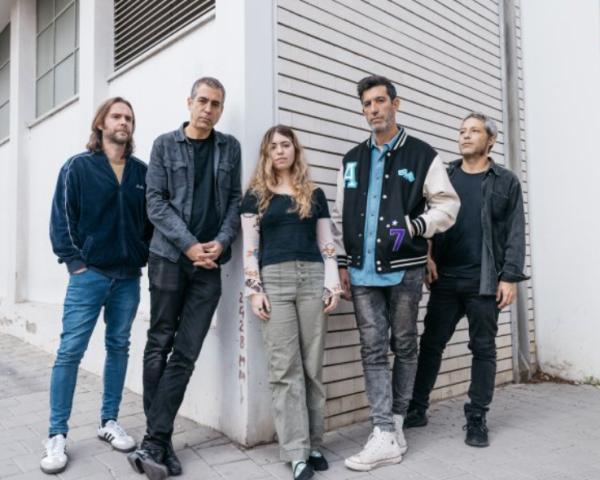 איש צוות של להקת הרוק חש ברע במהלך הופעה – ומת