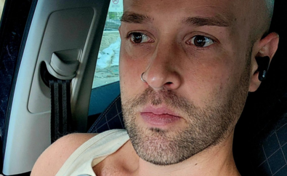 כתב ערוץ 13 שבר חוליה בגב בשידור חי