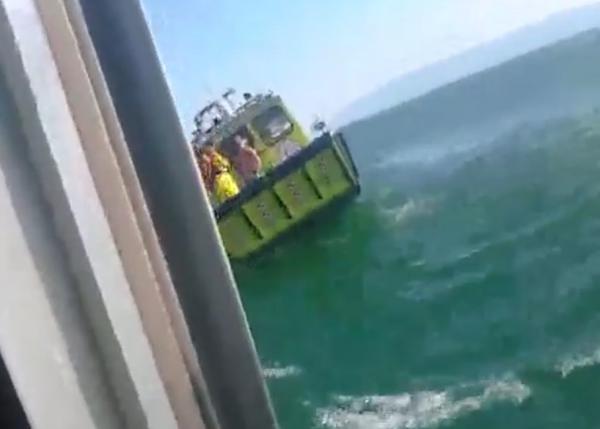 "תן לי את הילד": תיעוד מצמרר מחילוץ בלב הכנרת