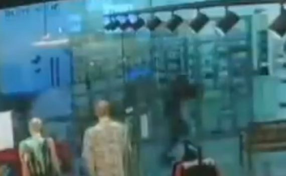 המחבל דוקר ומנסה לברוח: תיעוד הפיגוע בכרמיאל