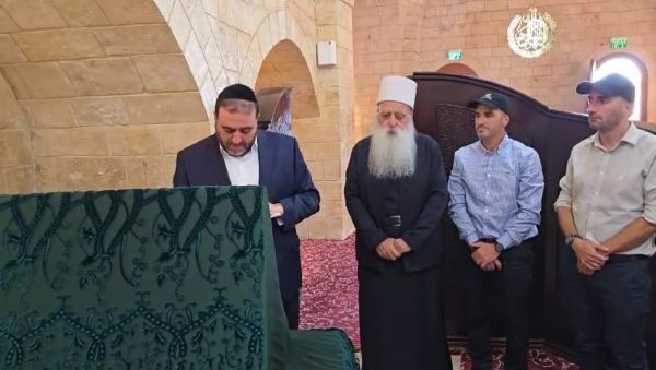 צפו: השר ארבל עורך אזכרה לחללים הדרוזים בקבר יתרו