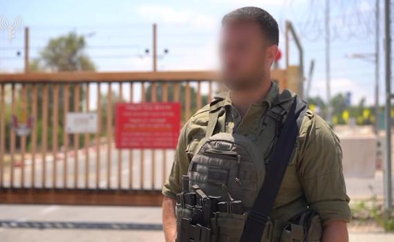 הלוחם שניטרל את המחבל משחזר: "הוא זינק לעברי עם סכין"