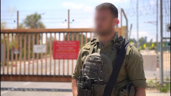 הלוחם שניטרל את המחבל משחזר: "הוא זינק לעברי עם סכין"