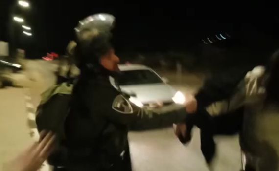 כתב אישום הוגש נגד שוטר שהתעלל במתיישב