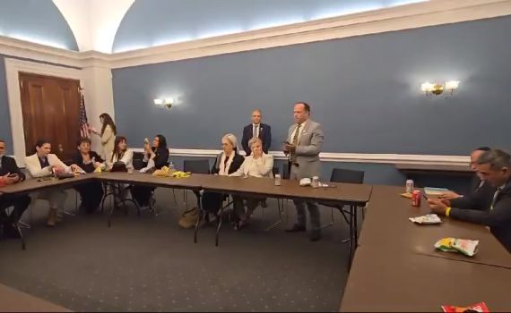 משפחות החטופים בשירה מרגשת לפני הנאום בקונגרס